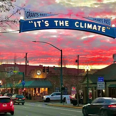 Cedar Mountain Suite D Grants Pass Eksteriør bilde