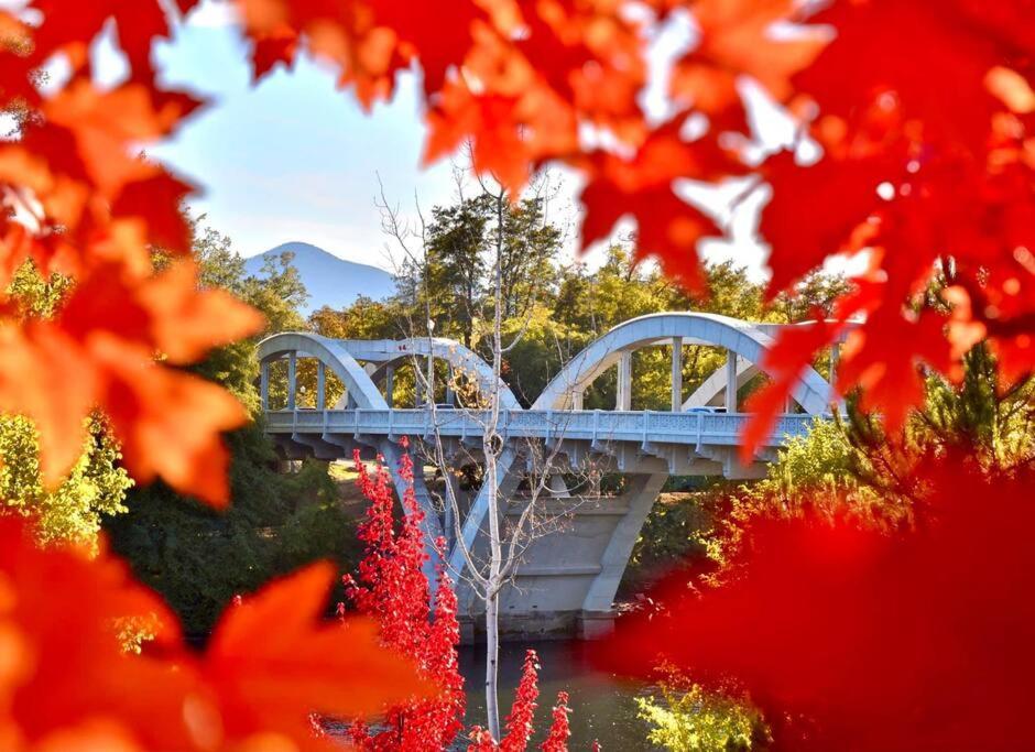 Cedar Mountain Suite D Grants Pass Eksteriør bilde